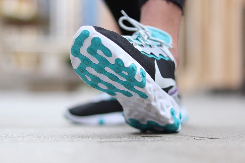 ナイキ リアクトエレメント55 SE ピュアプラチナ/ウルフグレー 3枚目