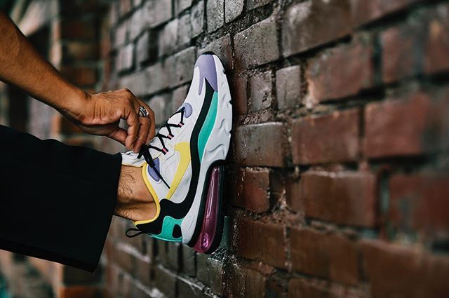 ナイキ エアマックス270リアクト ホワイト/ダイナミックイエロー ブラック ブライトバイオレット メンズ/ウィメンズ 2枚目