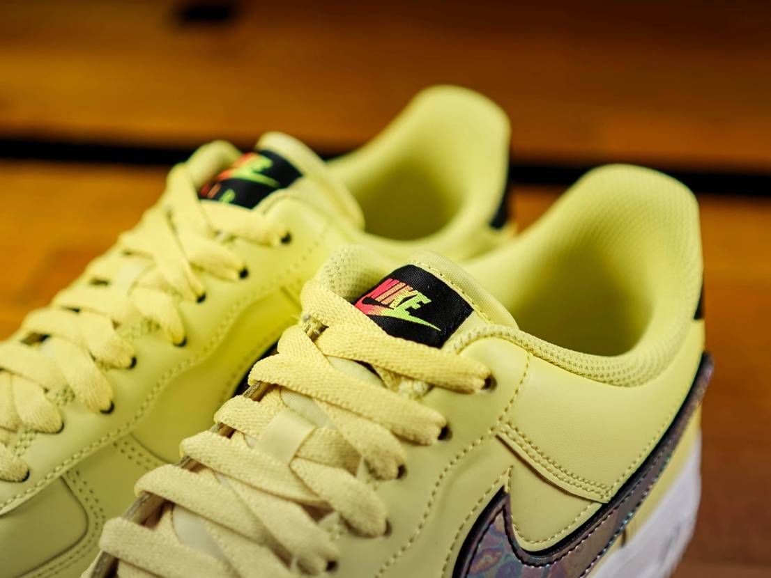 【スニダンで購入可】NIKE AIR FORCE 1 07 LV8 3 YELLOW PULSE 3枚目