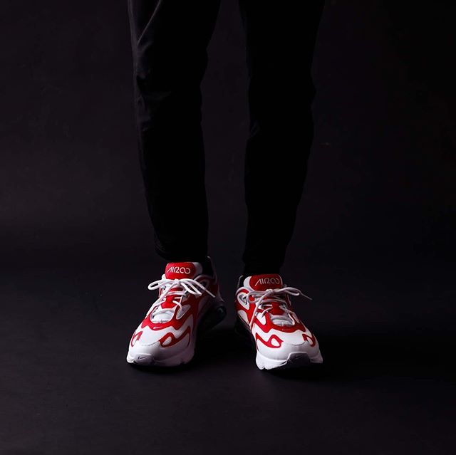 ナイキ エアマックス200 レッド/ホワイト 2枚目