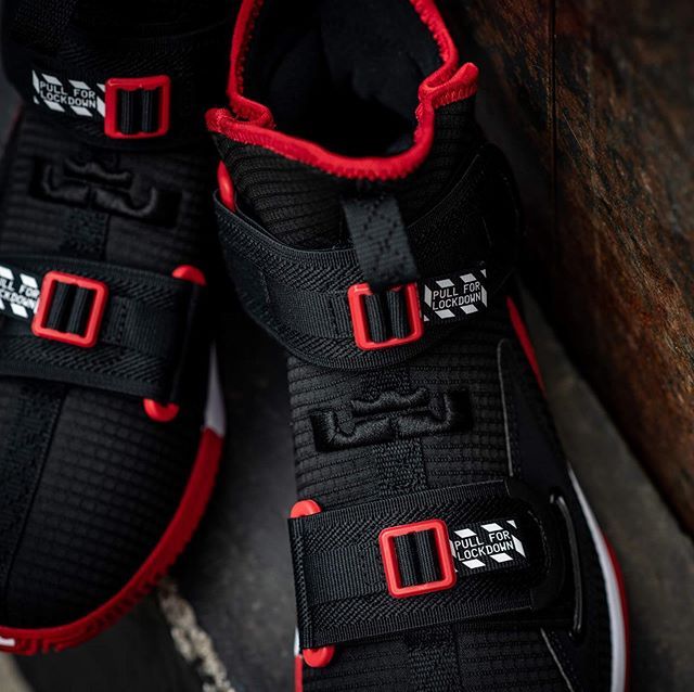 ナイキ レブロンソルジャー13 SFG ブラック/レッド 4枚目