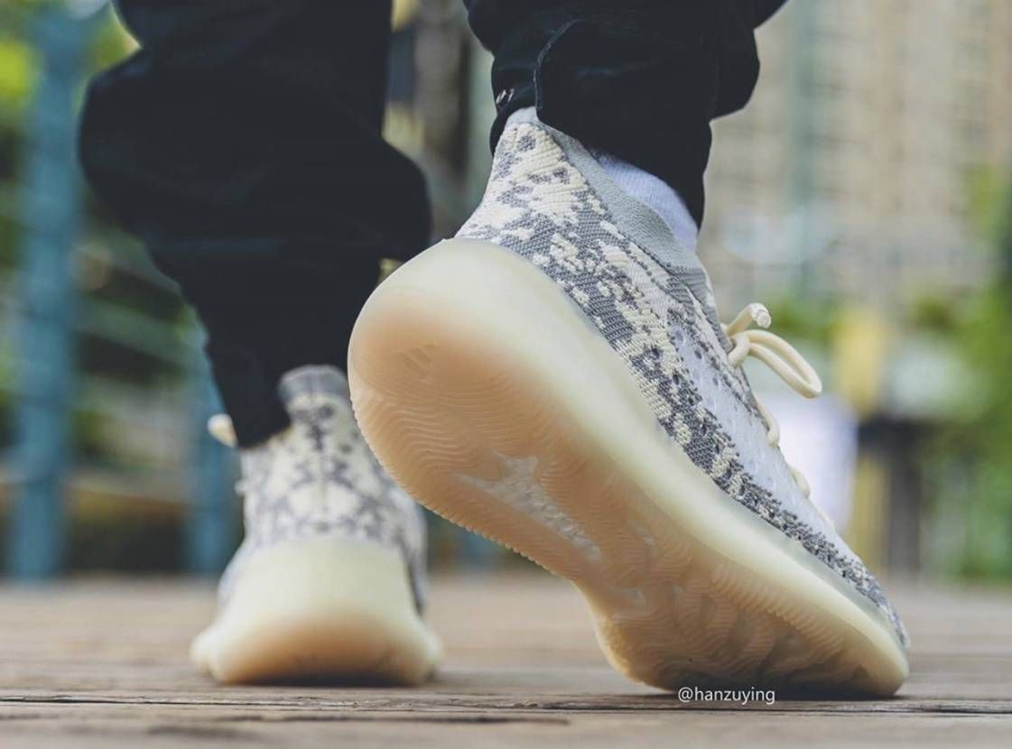 【スニダンで購入可】アディダス イージーブースト380 エイリアン 21枚目