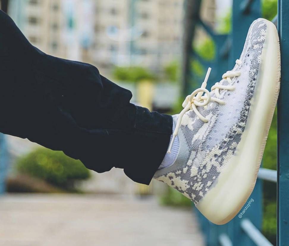 【スニダンで購入可】アディダス イージーブースト380 エイリアン 20枚目