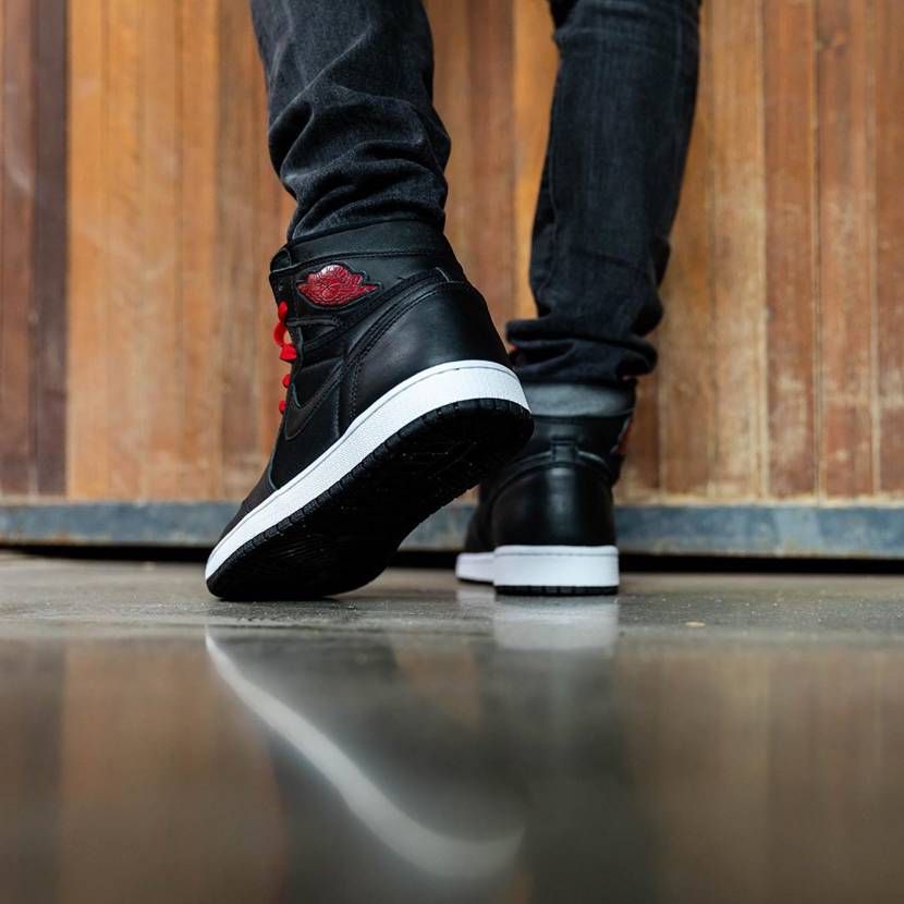 ナイキ エアジョーダン1 レトロ ハイ OG "ブラックサテン" 16枚目