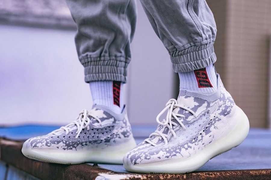 【スニダンで購入可】アディダス イージーブースト380 エイリアン 10枚目