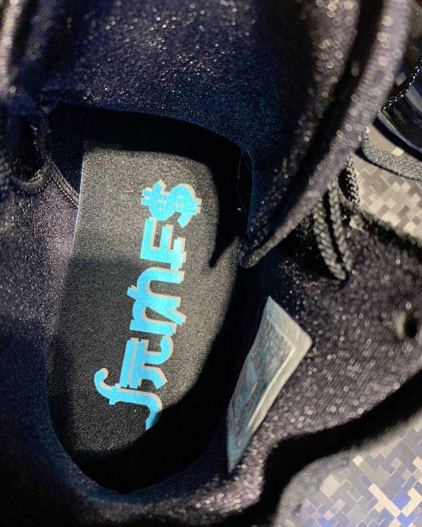 ナイキ レブロン17 カレンシー 3枚目