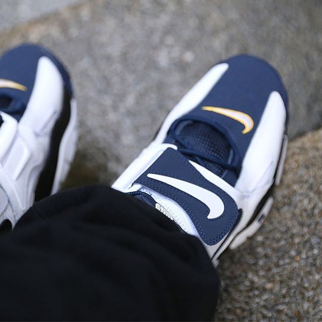 ナイキ エアバラージ ミッド ホワイト/ネイビー 3枚目