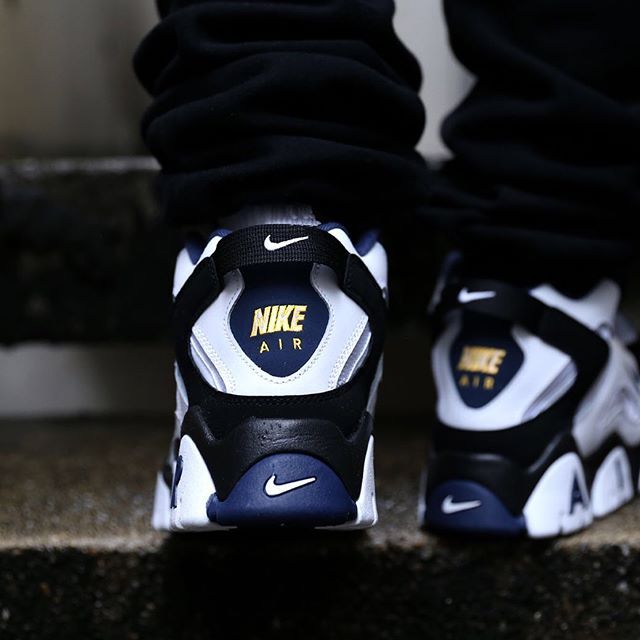 ナイキ エアバラージ ミッド ホワイト/ネイビー 2枚目