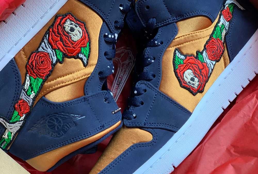 スティルアライブ SKULL ローズ エアジョーダン1 ミッド ゴールド 2枚目