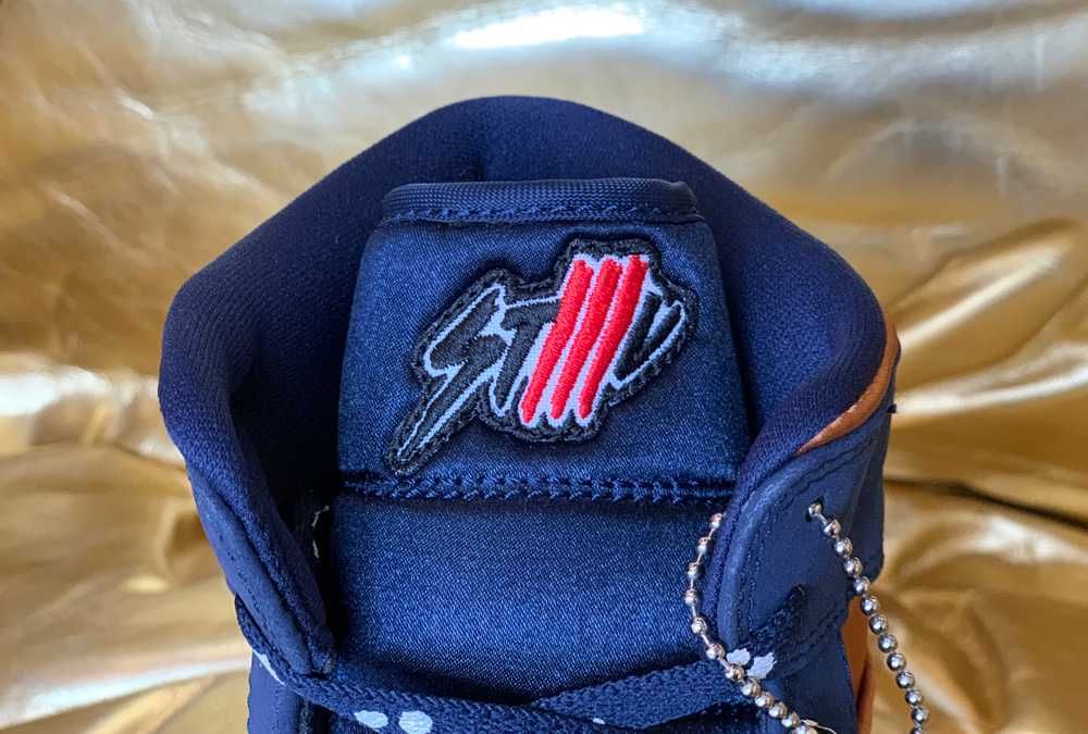 スティルアライブ SKULL ローズ エアジョーダン1 ミッド ゴールド 4枚目