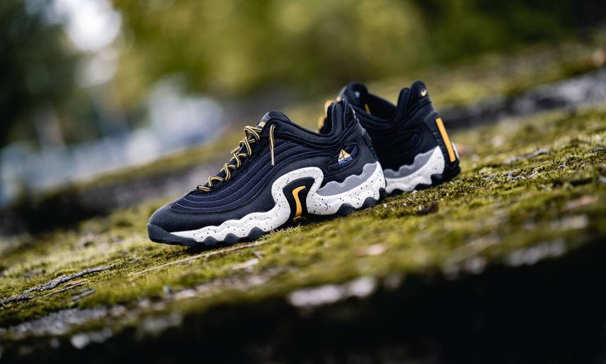 NIKE AIR SKARN BLACK RED