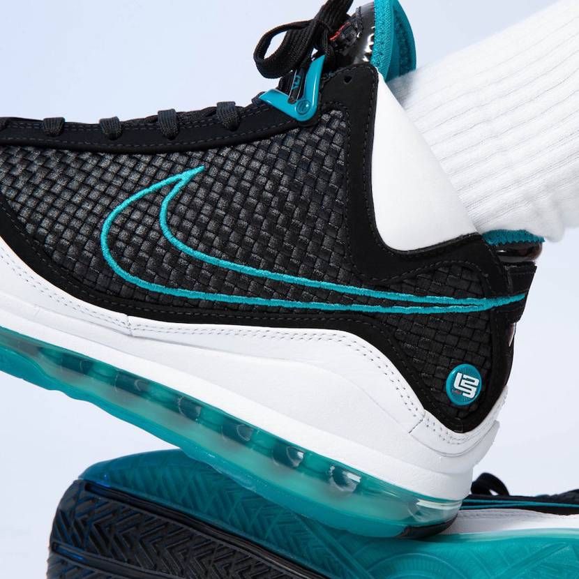 ナイキ レブロン7 レッドカーペット 8枚目