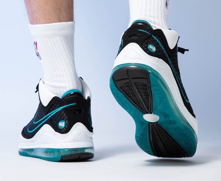 ナイキ レブロン7 レッドカーペット 5枚目