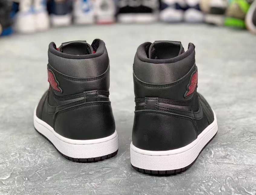 ナイキ エアジョーダン1 レトロ ハイ OG "ブラックサテン" 9枚目