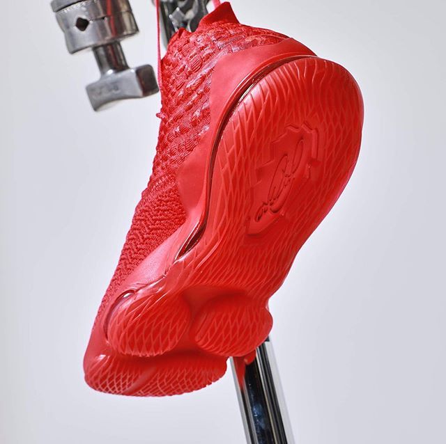 ナイキ レブロン17 レッド 6枚目