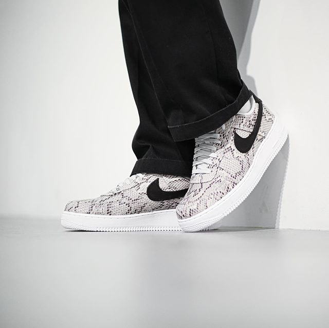 【スニダンで購入可】 NIKE AIR FORCE 1 LOW SNAKESKIN 4枚目