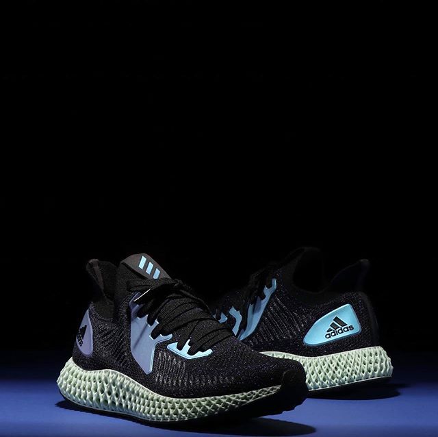 アディダス アルファエッジ4D ブラック 2枚目