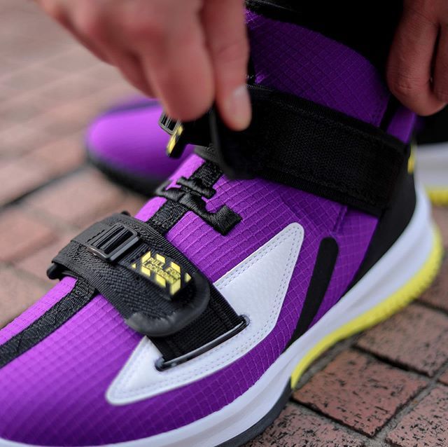 ナイキ レブロンソルジャー13 SFG パープル 2枚目