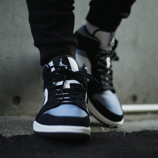 ナイキ エアジョーダン1 ミッド SE "ホワイト/ブラック/サテンブルー" 3枚目