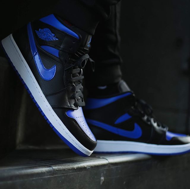 ナイキ エアジョーダン1 ミッド "ブラック/ブルー" 2枚目