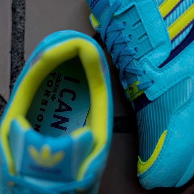 アディダス ZX8000 ”ライトブルー/イエロー” 3枚目