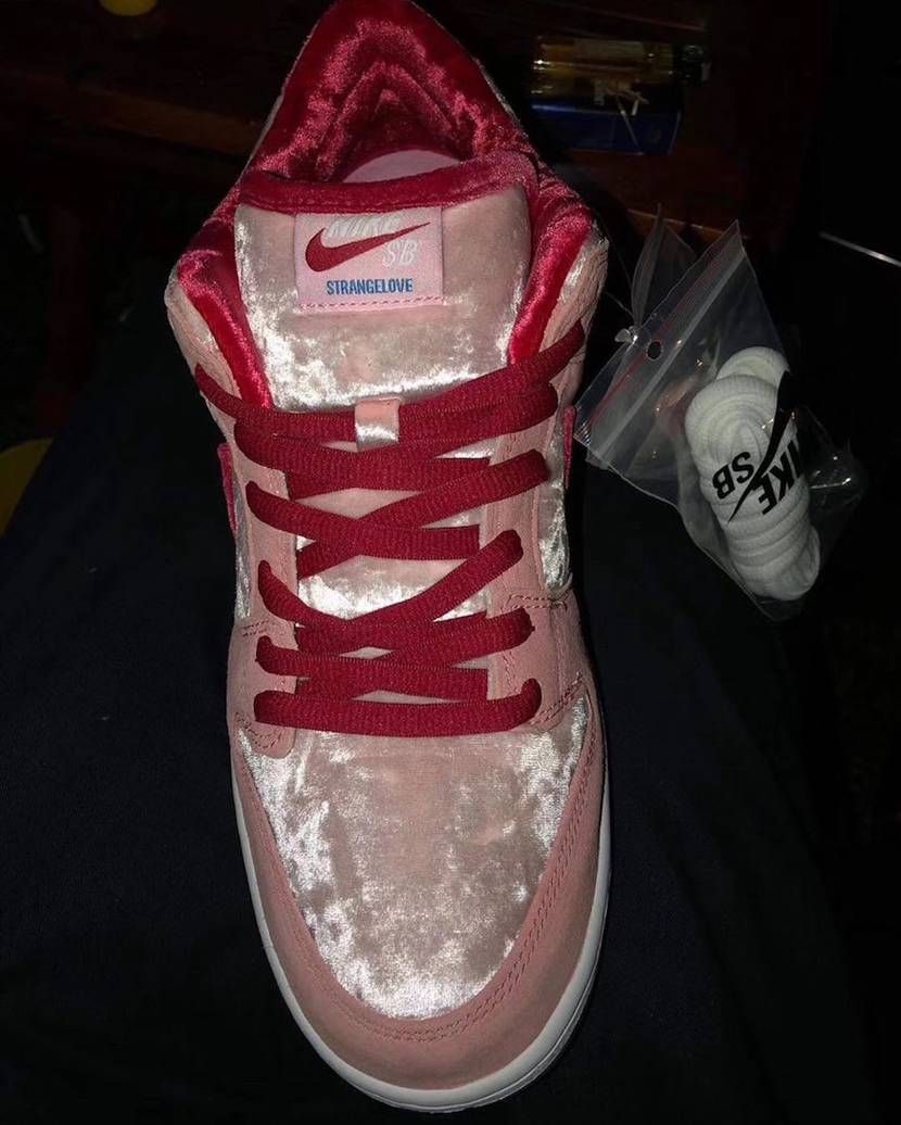 【スニダンで購入可】STRANGELOVE × NIKE SB DUNK LOW "VALENTINE’S DAY" 16枚目
