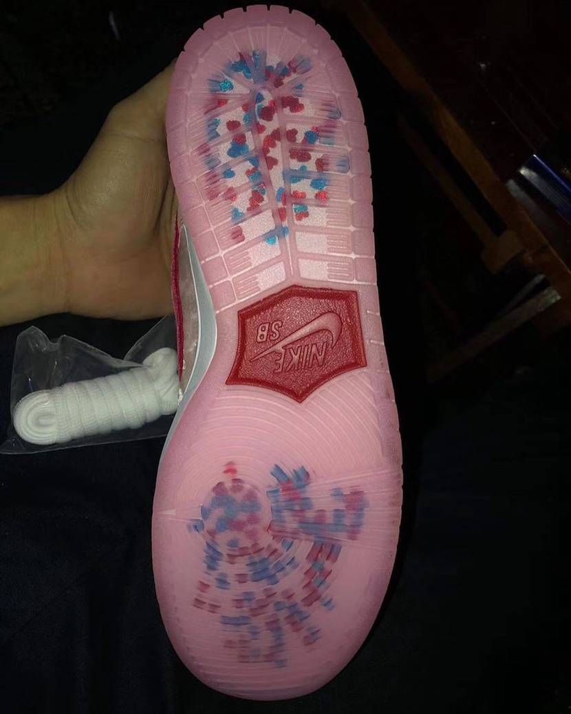 【スニダンで購入可】STRANGELOVE × NIKE SB DUNK LOW "VALENTINE’S DAY" 18枚目