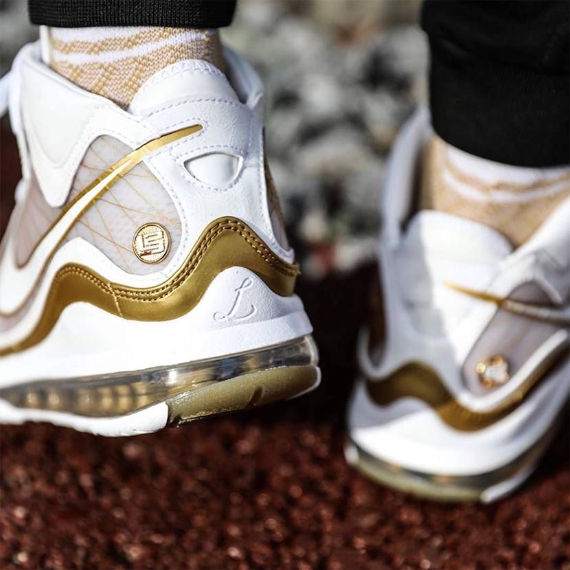 ナイキ レブロン7 QS "チャイナ ムーン" 3枚目