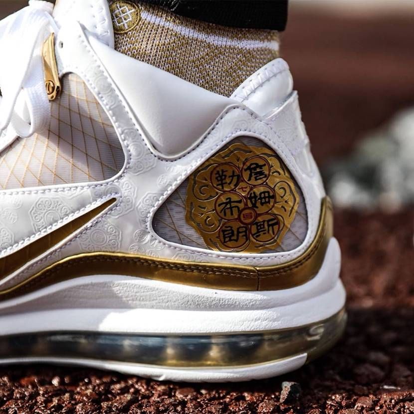 ナイキ レブロン7 QS "チャイナ ムーン" 2枚目