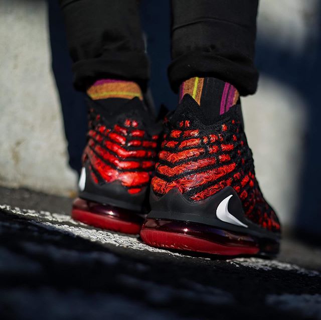 ナイキ レブロン17 "インフラレッド" 3枚目