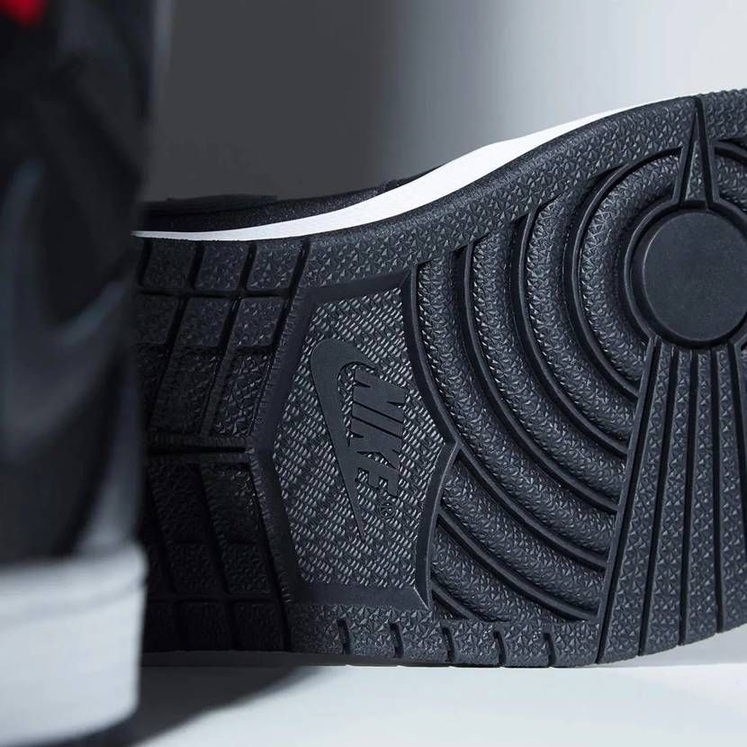 ナイキ エアジョーダン1 レトロ ハイ OG "ブラックサテン" 6枚目