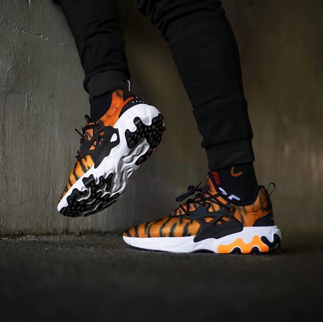 ナイキ リアクト プレスト PRM "タイガー" 2枚目