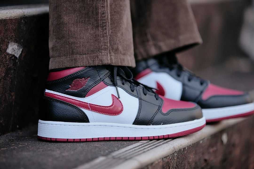 ナイキ エアジョーダン1 ミッド "ブラック/レッド/ホワイト" 2枚目