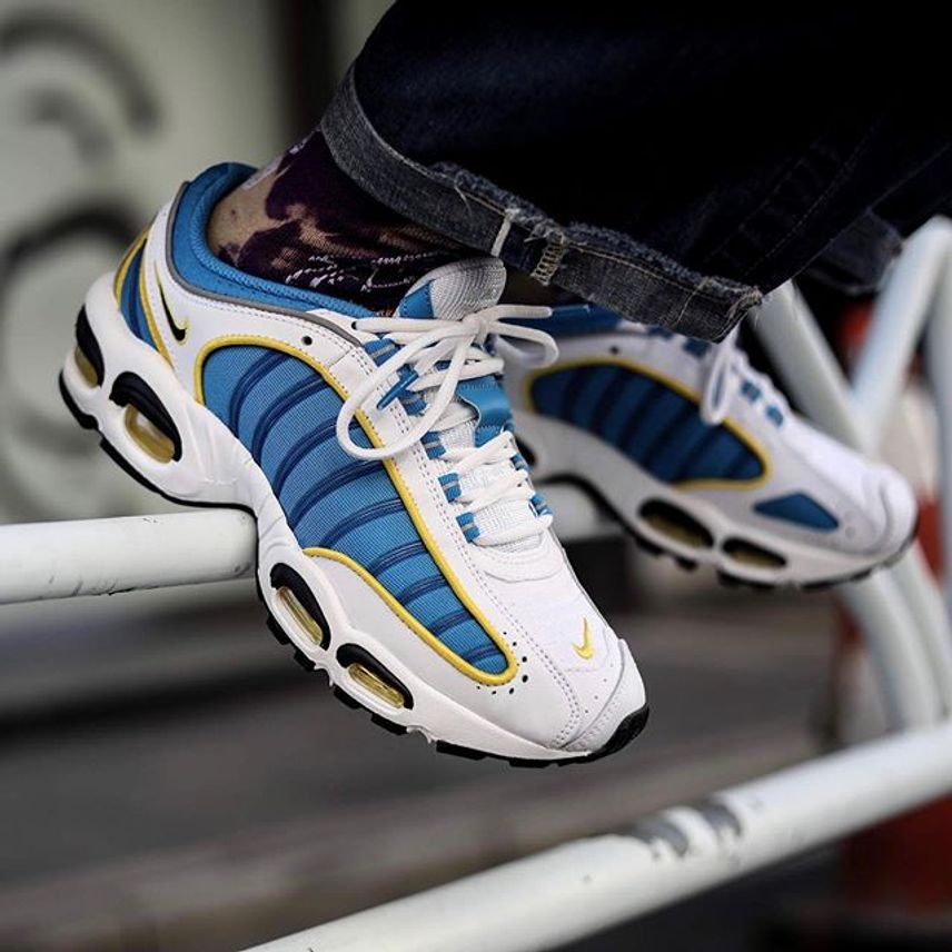 NIKE AIR MAX TAILWIND 4 WHITE BLUE YELLOWの新品/中古フリマ(通販