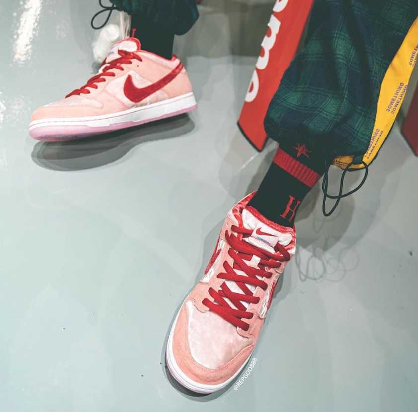 【スニダンで購入可】STRANGELOVE × NIKE SB DUNK LOW "VALENTINE’S DAY" 11枚目