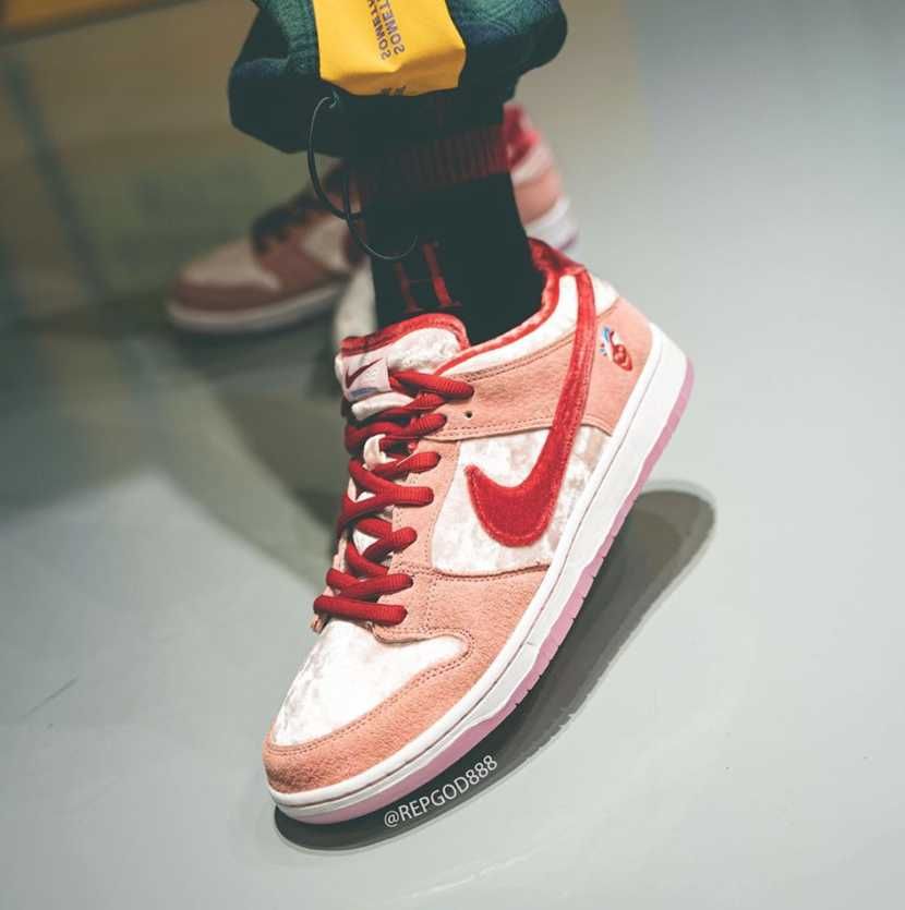 【スニダンで購入可】STRANGELOVE × NIKE SB DUNK LOW "VALENTINE’S DAY" 12枚目