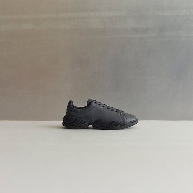 オーエーエムシー × アディダス 全4型 5枚目