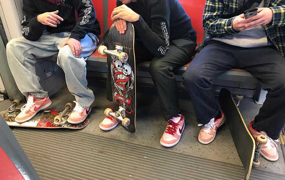 【スニダンで購入可】STRANGELOVE × NIKE SB DUNK LOW "VALENTINE’S DAY" 4枚目