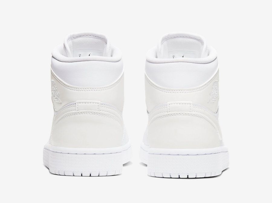 ナイキ ウィメンズ エアジョーダン1 ミッド "トリプルホワイト"  5枚目