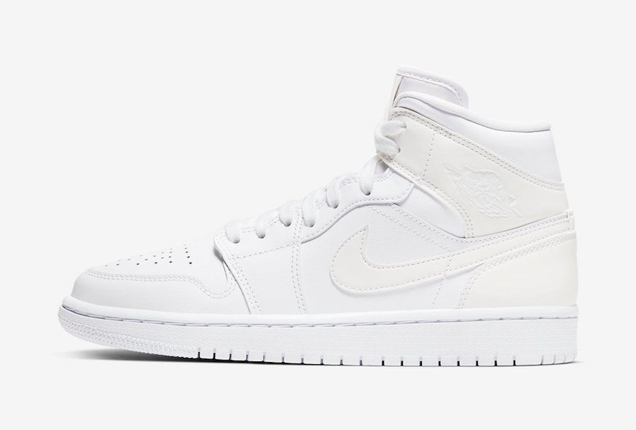 ナイキ ウィメンズ エアジョーダン1 ミッド "トリプルホワイト"  2枚目