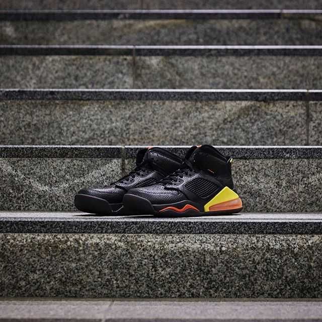 ナイキ ジョーダンマーズ270 "ロズウェイル・レイガンズ" 2枚目