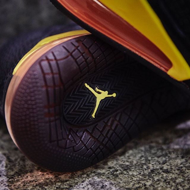 ナイキ ジョーダンマーズ270 "ロズウェイル・レイガンズ" 5枚目