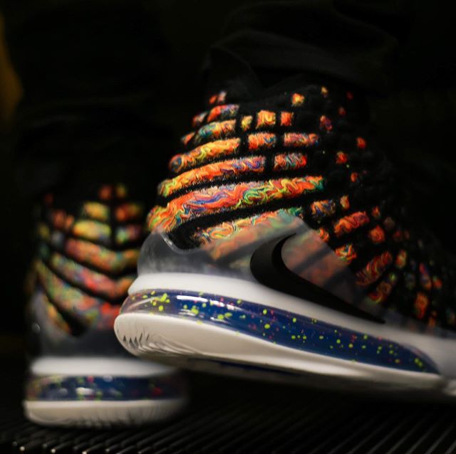 ナイキ レブロン17 "ジェームスギャング" 3枚目