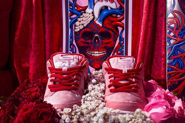 【スニダンで購入可】STRANGELOVE × NIKE SB DUNK LOW "VALENTINE’S DAY" 2枚目
