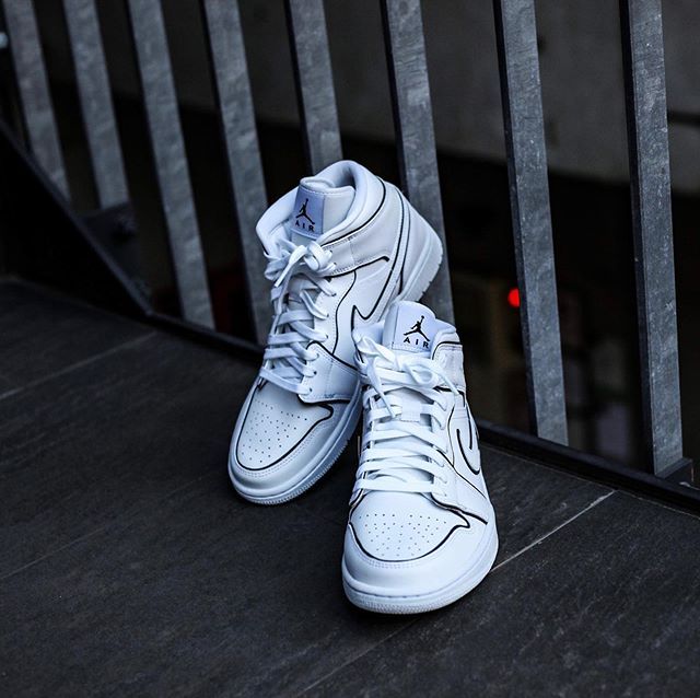 ナイキ ウィメンズ エアジョーダン 1 ミッド "ホワイト/ブラック" 2枚目