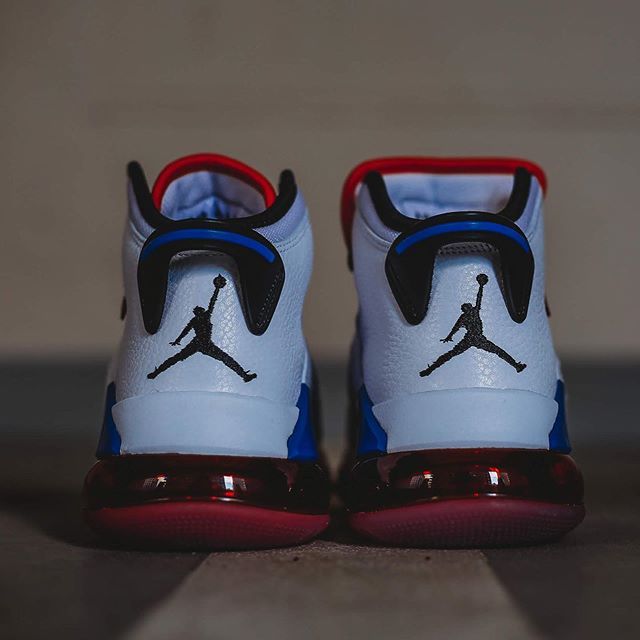 ナイキ ジョーダンマーズ270 "ホワイト/レッド/ブルー" 3枚目