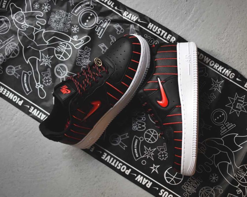 【スニダンで購入可】NIKE WMNS AIR FORCE 1 JEWEL "CHICAGO"