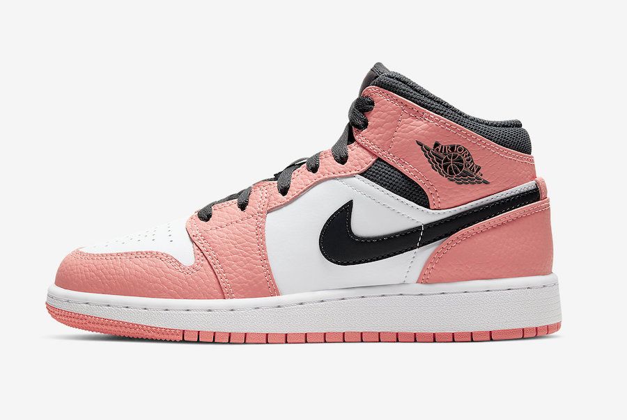 【近日発売】 NIKE AIR JORDAN 1 MID GS "PINK QUARTZ/DARK SMOKE GREY-WHITE" 2枚目