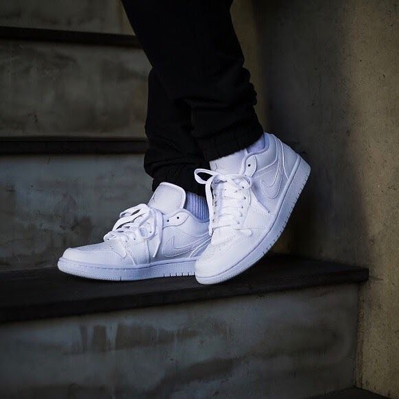 【販売リンクあり】4/1発売  NIKE WMNS AIR JORDAN 1 LOW 2 COLORS 2枚目