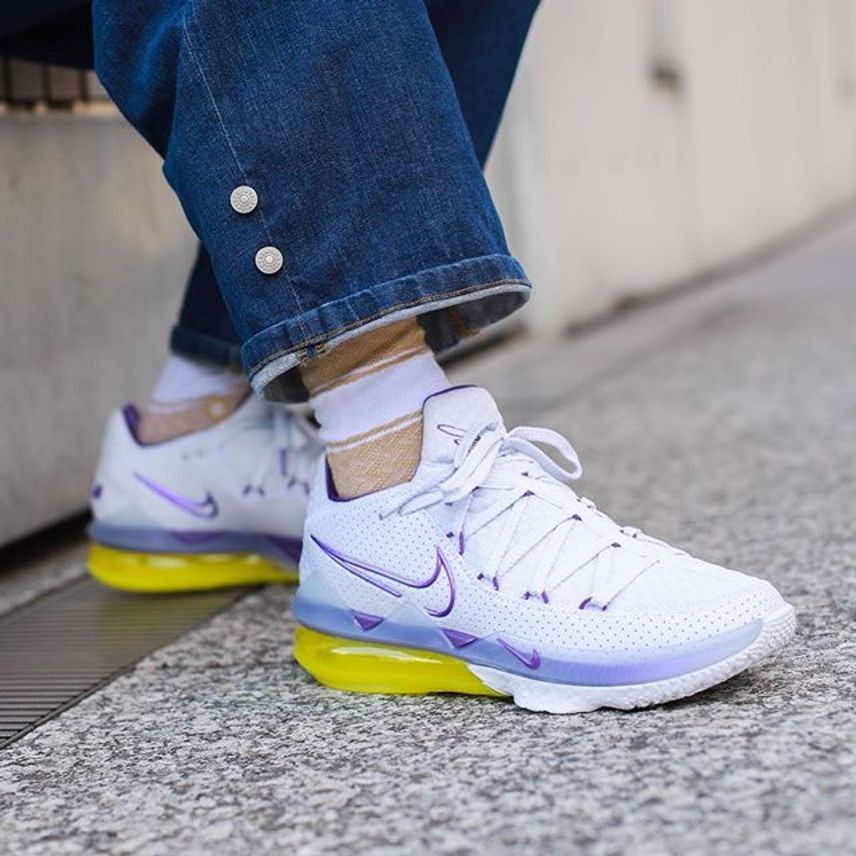 NIKE LEBRON XVII LOW